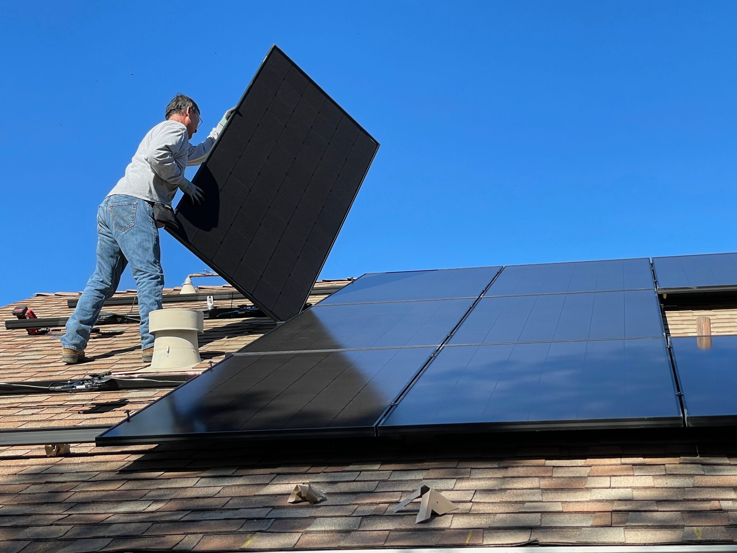 Top 10 Factors to Consider When Choosing Solar Panel Brands and Technology for Residential Customers